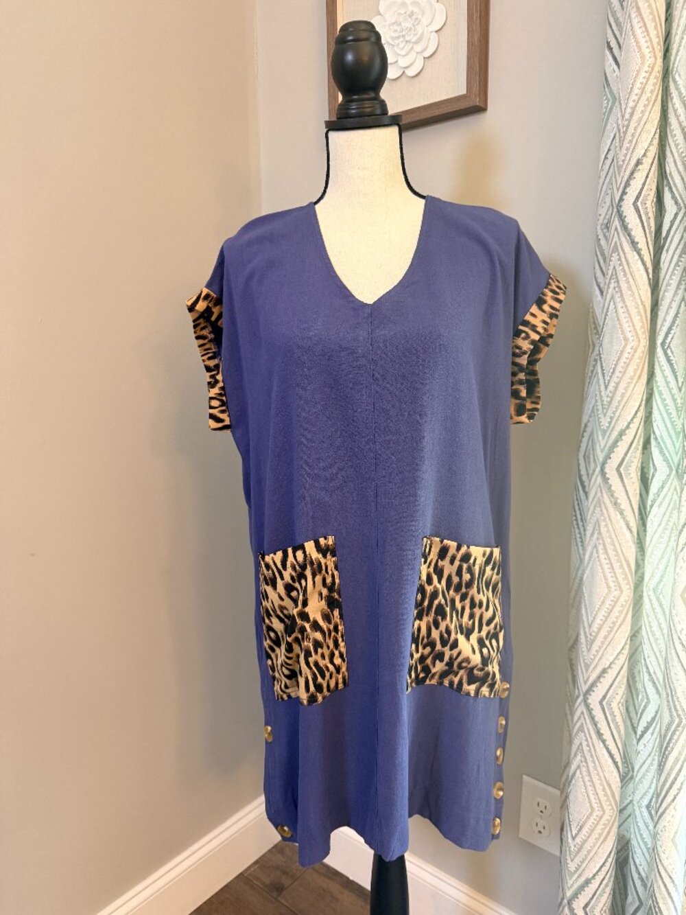 women's linen-blend shift dress with leopard pockets